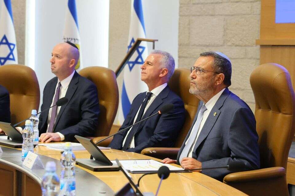 ראש המוסד היוצא ברנע וראש עיריית ירושלים משה ליאון , ארנון בוסאני