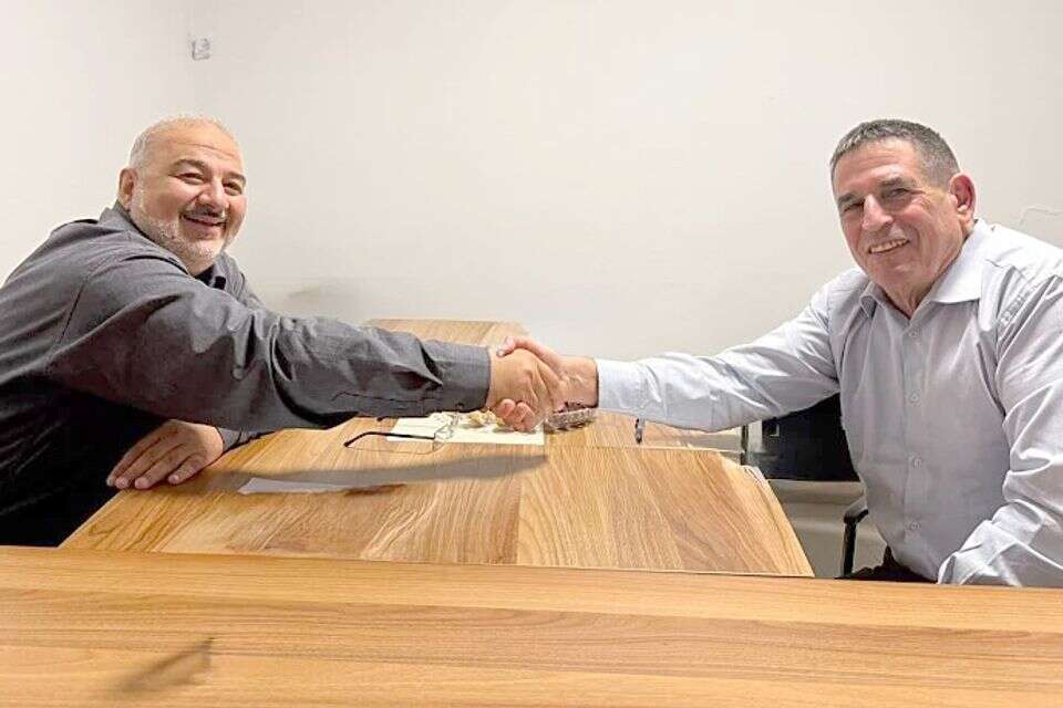 סגלוביץ' ועבאס , ללא