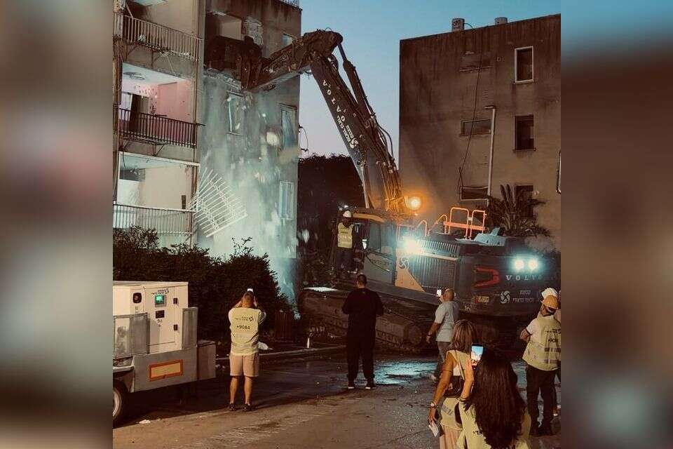 Demolition at the Magshim Park project by Enav and Kardan Real Estate, Bikat Ono; 6 new buildings, a commercial avenue, public buildings and green spaces will replace the old complex , Avishai Yudkovich