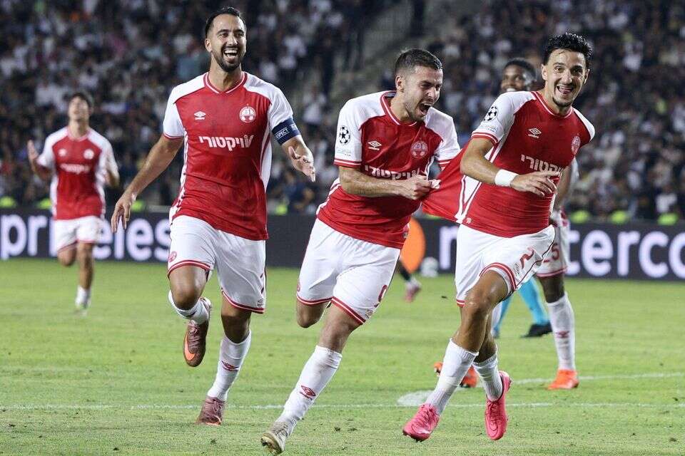 שחקני הפועל באר שבע חוגגים , אלן שיבר