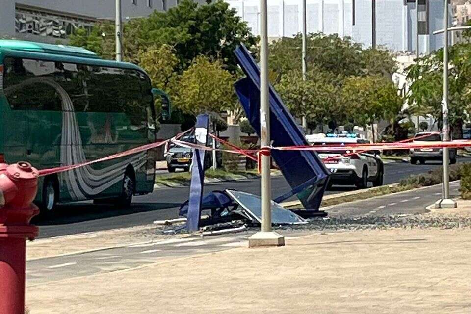 נהג אוטובוס התנגש בתחנה באילת , שי בנימיני