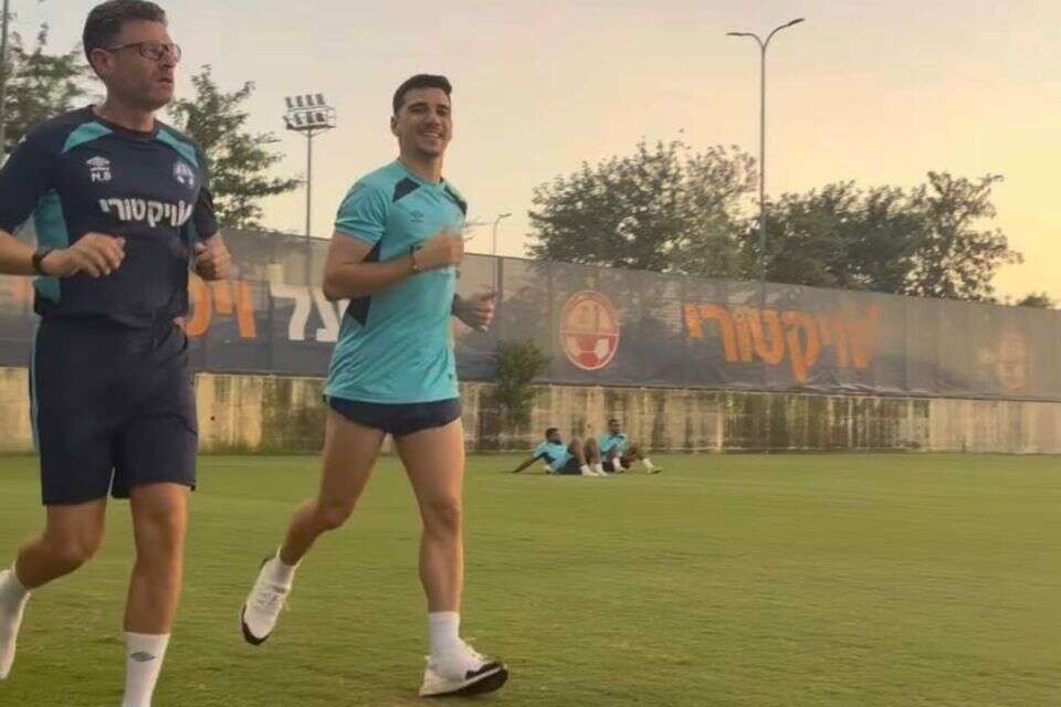 דן ביטון באימון הפועל באר שבע , האינסטגרם של אליאל פרץ