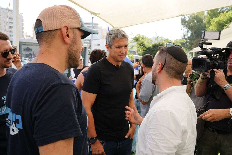 יועז הנדל עם המתגייסים החדשים בבקו"ם , בית ציוני - המילואימניקים