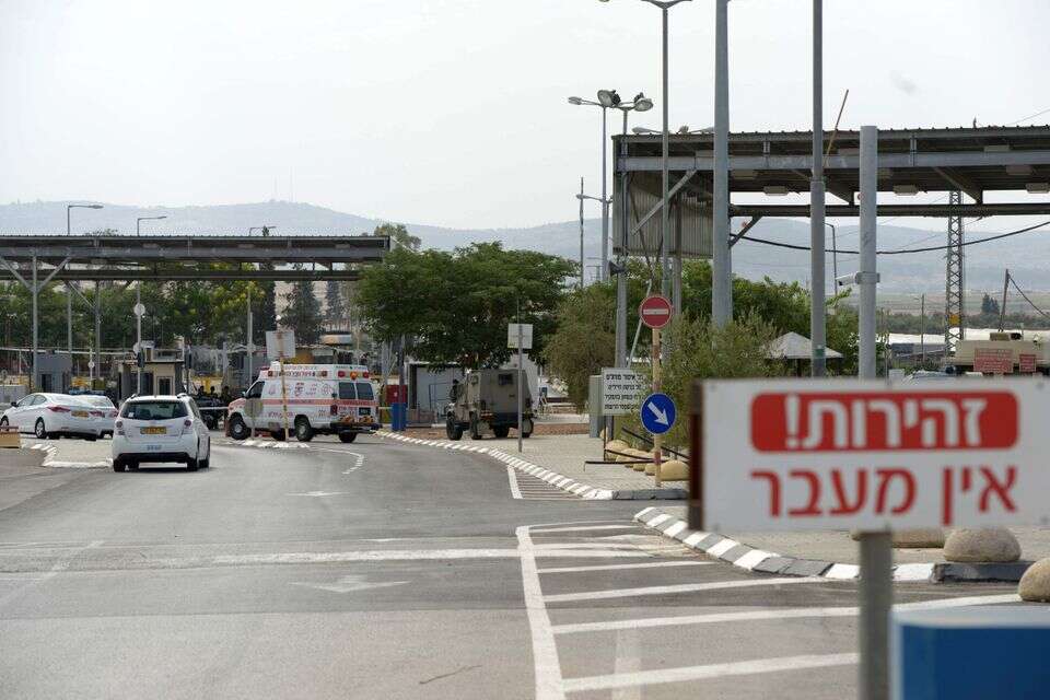 מעבר ג'למה , גיל אליהו-ג'יני
