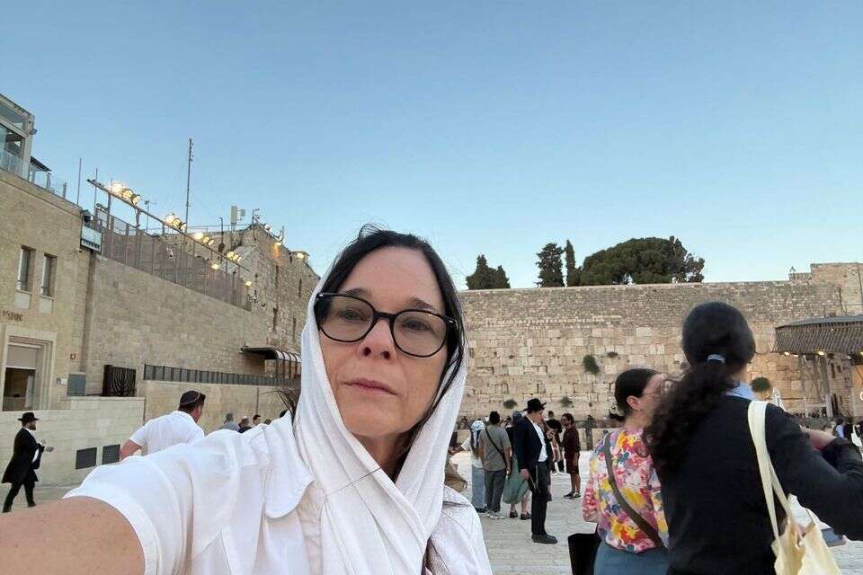 פני בישראל , ללא