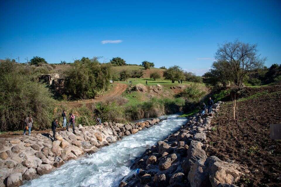 מתקן הגלשה של מיים מותפלים לנחל צלמון (ארכיון) , אייל מרגולין ג'יני