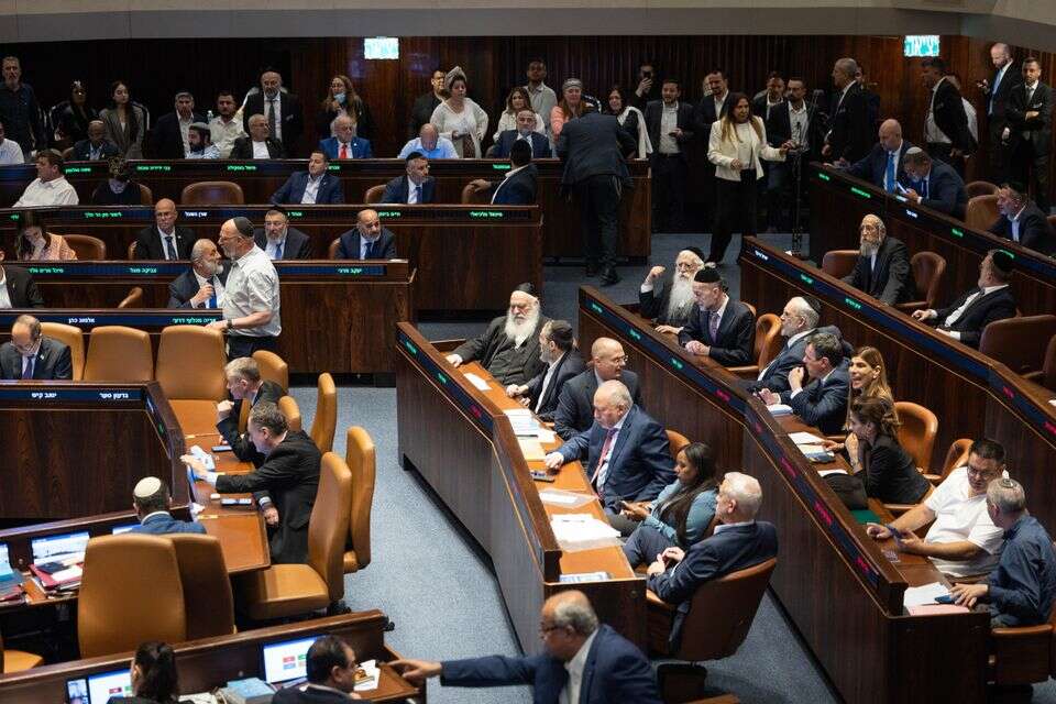 כל נפילה לטובה. מליאת הכנסת , אורן בן חקון