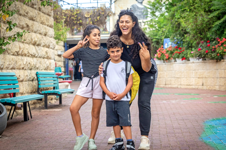 לביא בר און שעולה לכיתה א' עם משפחתו. התרגשות רבה צילום ,