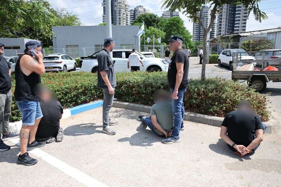 החשודים במתן שוחד , דוברות שב"ס