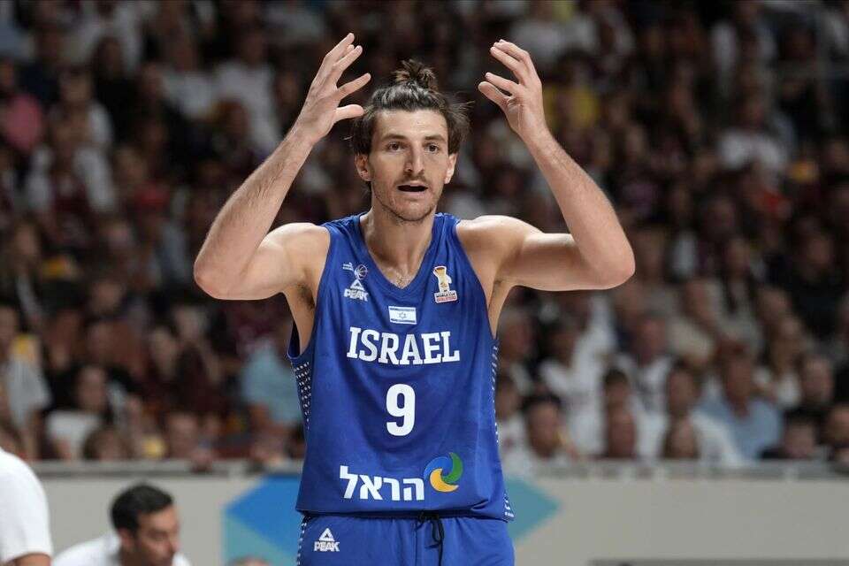 רומן סורקין מתוסכל , FIBA