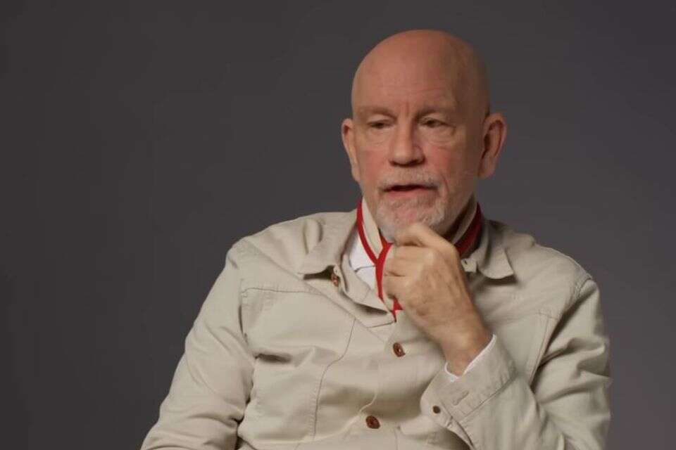 השחקן ג'ון מלקוביץ' , יוטיוב