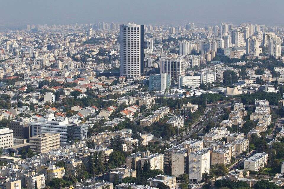 קו הרקיע של גבעתיים , עמי שומן