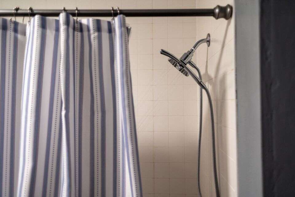 מקלחת וילון , istockphoto