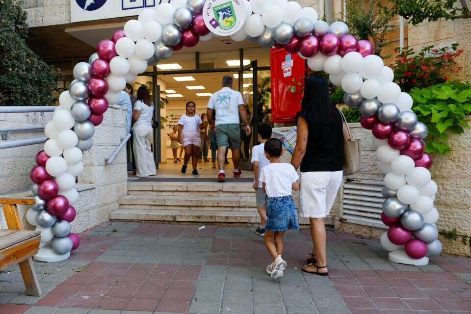 תלמידים ביום הראשון לבית הספר , אורן בן חקון
