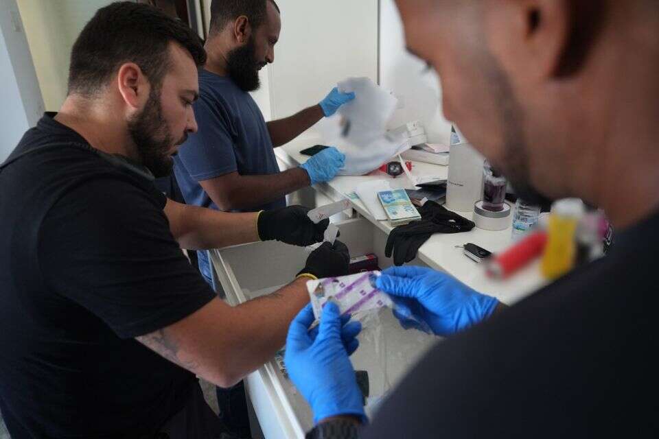 תיעוד מתוך מעצר החשודים והחיפושים , דוברות המשטרה