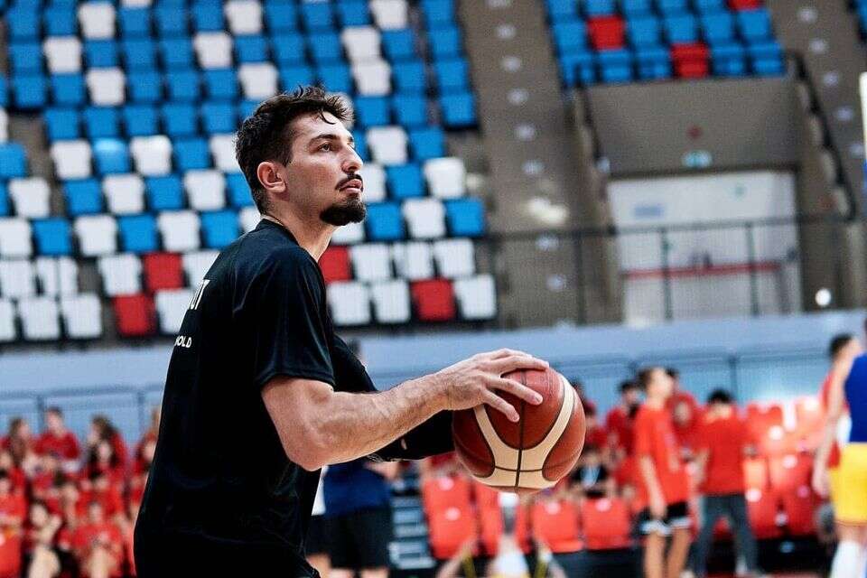 בוריסלב מלאדנוב , FIBA