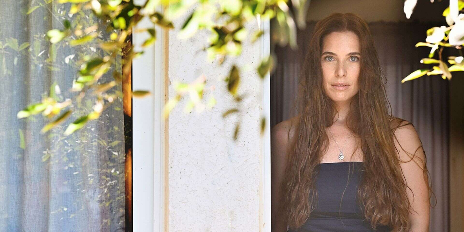 "הרשויות לא מבינות שגדלים שם ילדים שימשיכו את מעגל האלימות לדור הבא". שרה בולטין , אפרת אשל; איפור ועיצוב שיער: רעות ענבי