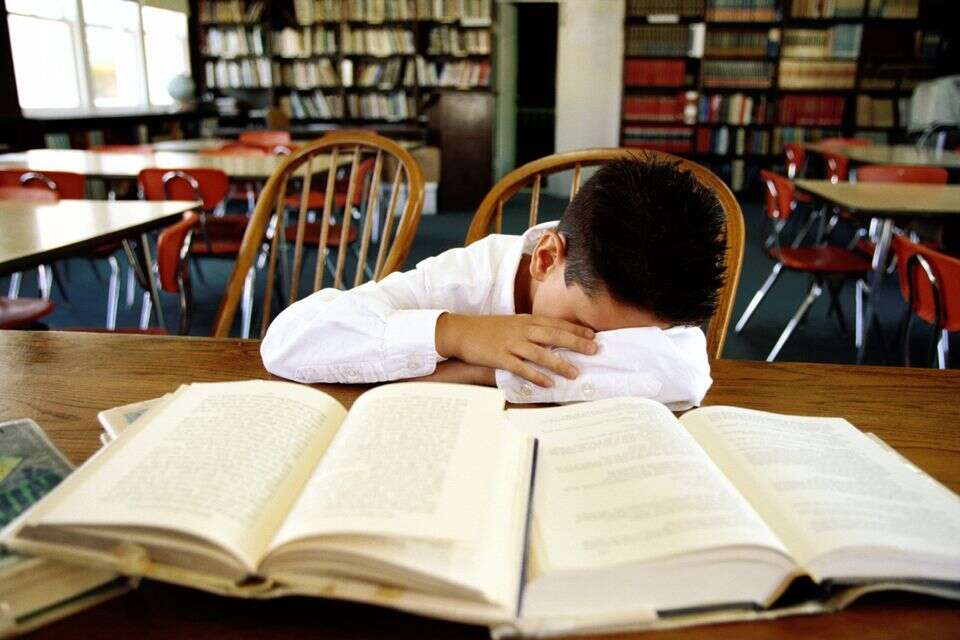 הילד מפהק בכיתה? כך תעזרו לילדים לחזור לשגרת שינה אחרי החופש , gettyimages