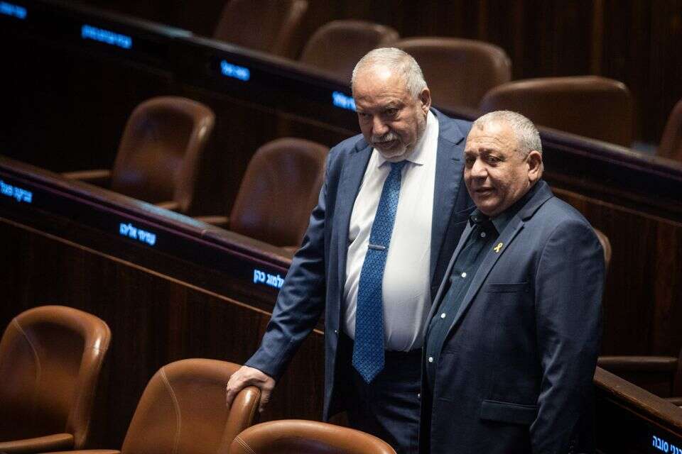 ליברמן ואיזנקוט , אורן בן חקון
