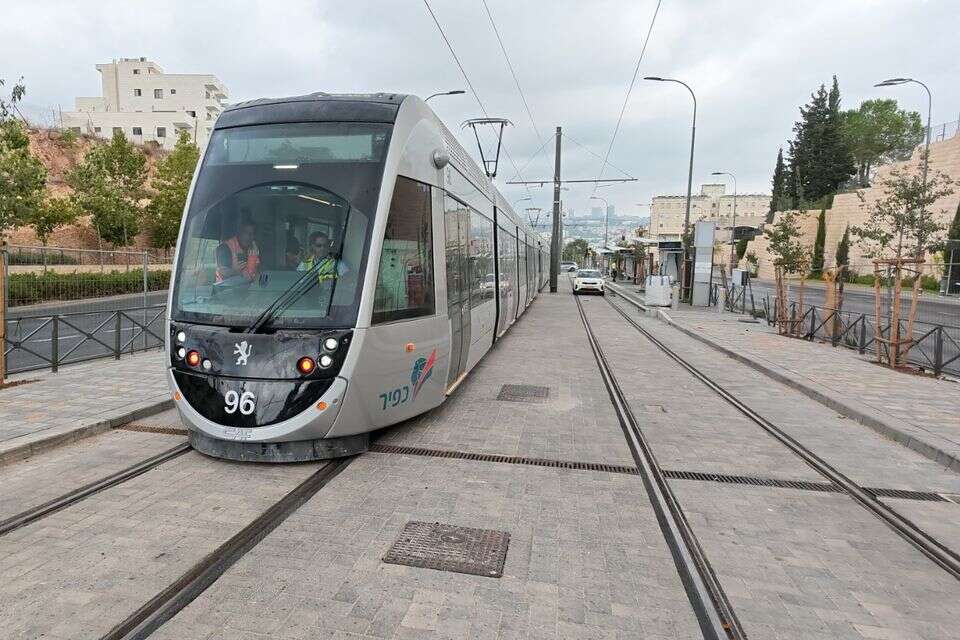נסיעת מבחן בקו הרכבת הקלה בשכונת גילה , באדיבות תחבורה לירושלים