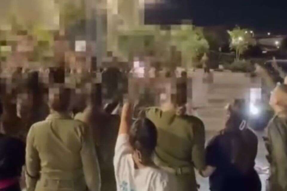 חיילים בצה"ל עושים מסיבה של סקווישים , עמוד האינסטגרם של mayky_z