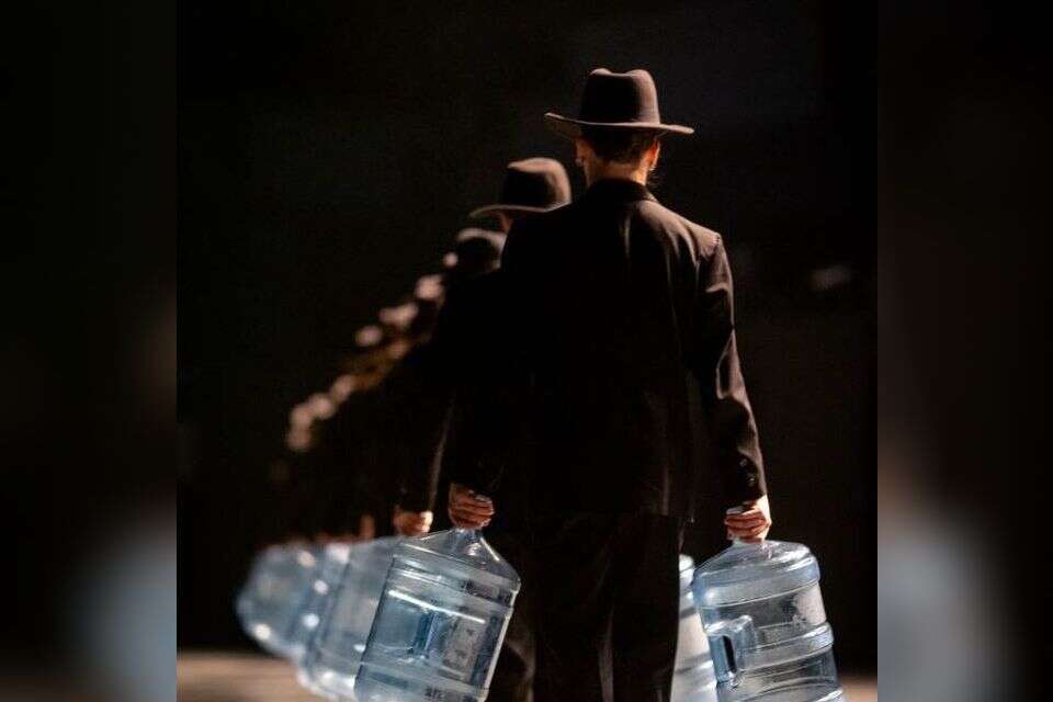 "אנאפאזה" חוזרת , אסקף