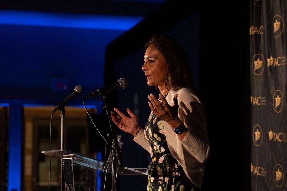הרמיט דילון בנאום בפני הקהילה הישראלית-אמריקנית , עדן שוחט, ארגון הקהילה הישראלית-אמריקאית (IAC)