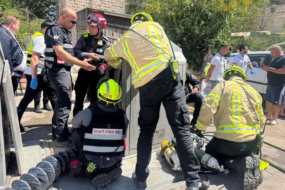 טמן את אחיו בפח בירושלים , כבאות והצלה