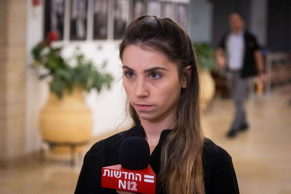 מזל טוב: הכתבת ענבר טויזר התארסה לבן זוגה , אורן בן חקון
