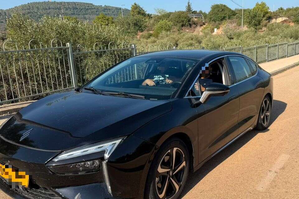 הרכב של החשודים סמוך לביתו של וינטר ,