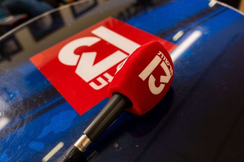 כתב חדשות 13 הודיע על עזיבה , אורן בן חקון