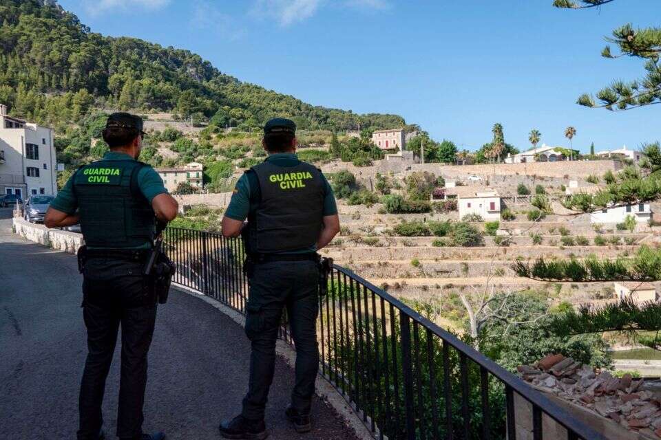 שני שוטרים של המשמר האזרחי הספרדי , EPA
