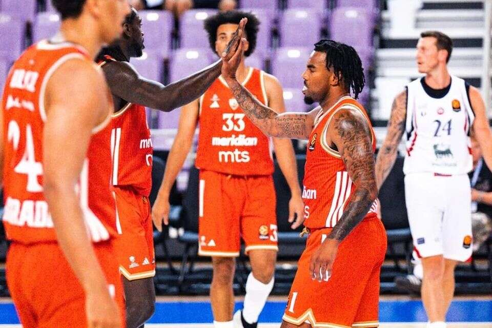 כריס ג'ונס וג'ונתן מוטלי , kkcrvenazvezda