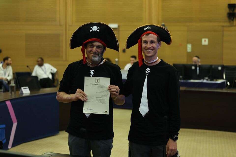 הגשת הרשימות בוועדת הבחירות המרכזית, היום , אורן בן חקון