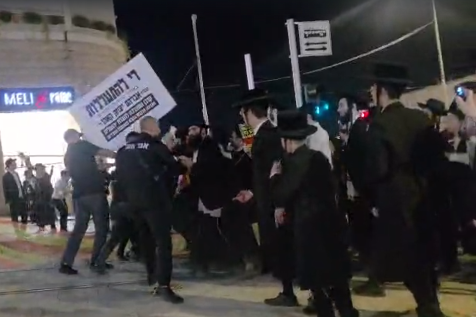הפגת חרדים בירושלים , השימוש נעשה לפי סעיף 27 א' לחוק זכויות היוצרים