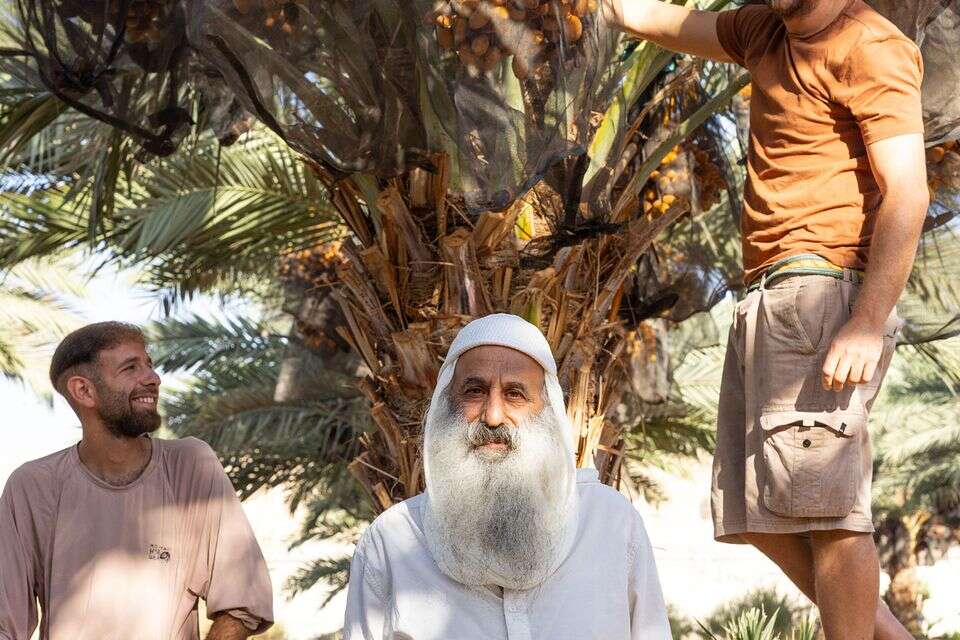 מימין: יונתן גרעיני, אליהו שקותאי ובנו עודד. "זו משפחה שמאפשרת לכל אחד להיות ויודעת לתת מרחב"
 , איתיאל ציון