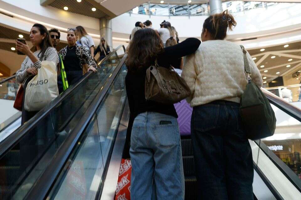 מבקרים בקניון עזריאלי בת"א , יהושע יוסף
