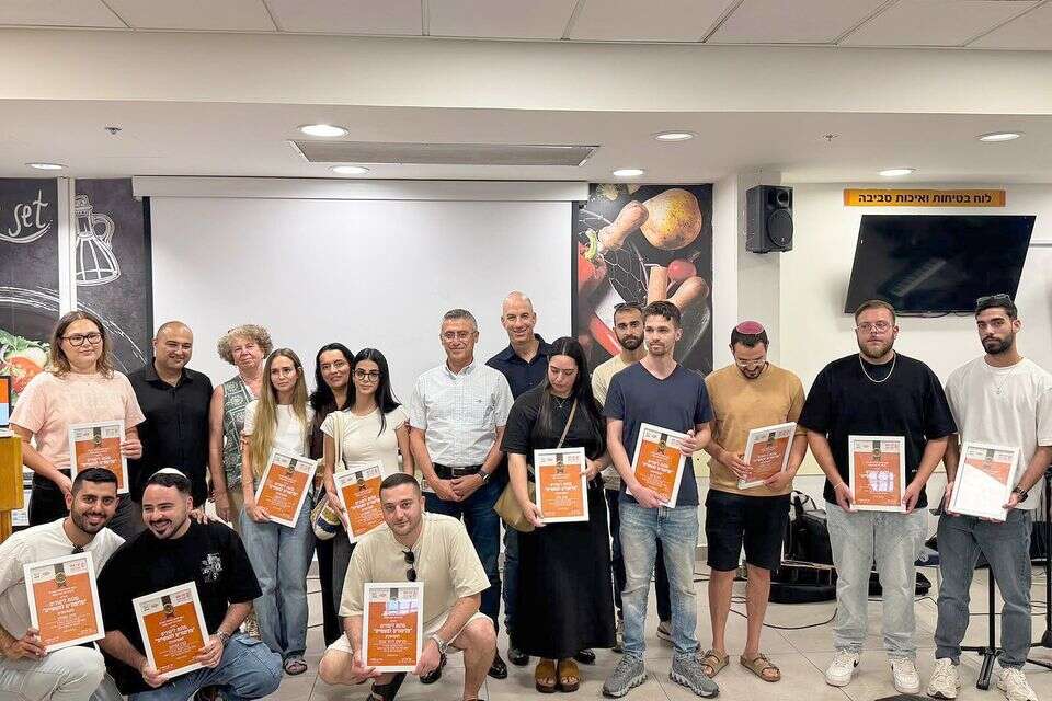 "ההצלחה תימדד במספר הצעירים שירכשו מקצוע". טקס הענקת המלגות במפעל אסם שדרות , יח"צ 