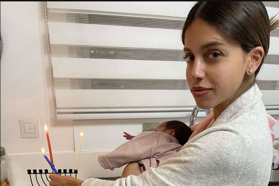 קארין גז ובתה אריה עמנואל, בתה משחר בן נעים ז"ל , ללא
