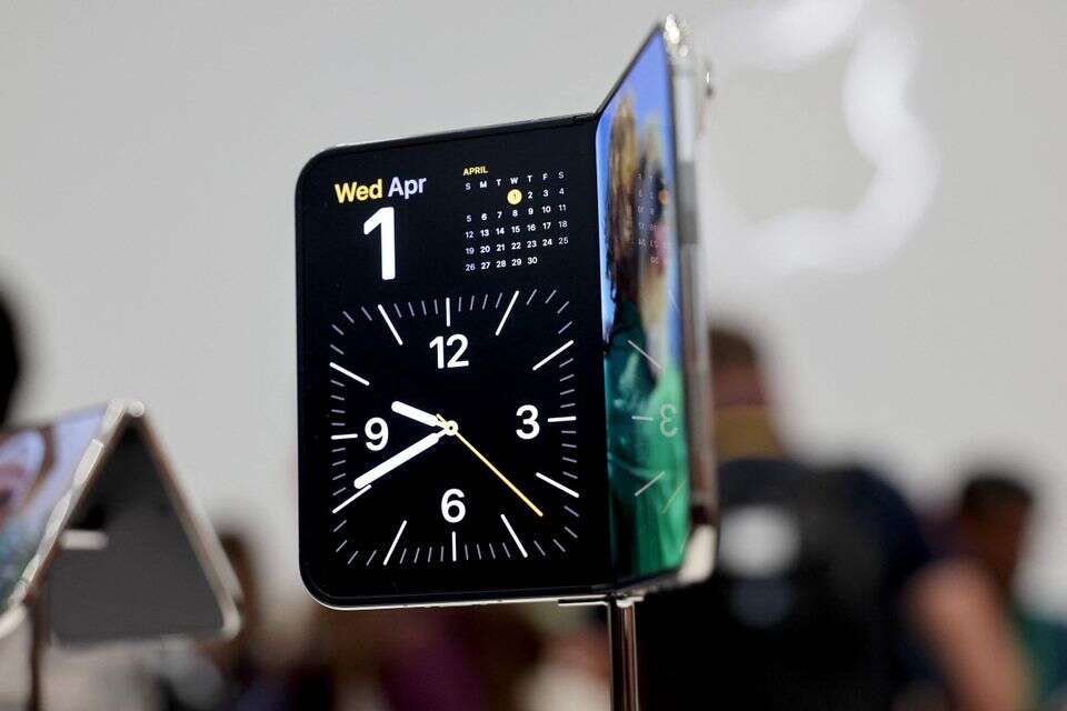אפל שוברת את הכלים: הכירו את iPhone Duo – האייפון המתקפל הראשון , GettyImages