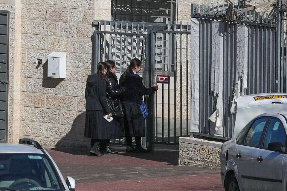 תלמידות חרדיות, אילוסטרציה , אורן בן חקון