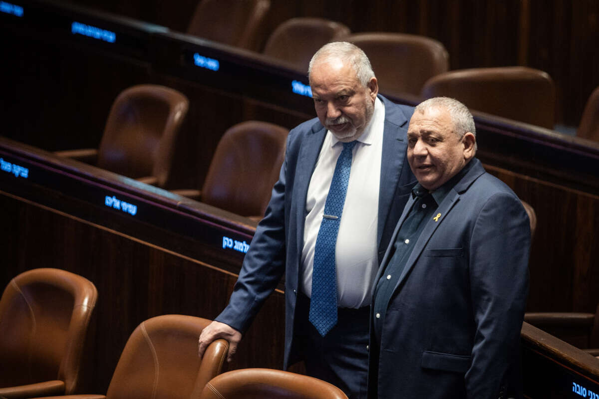הפתעה שתוביל לסבב ב'? איזנקוט וליברמן ,