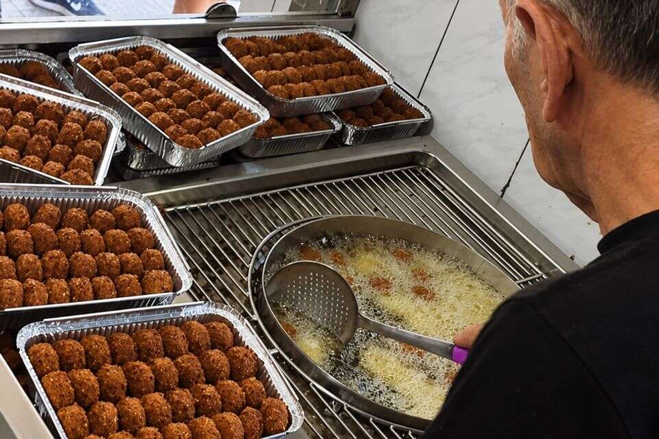 עפיף סבית, הבעלים של "פלאפל הזקנים" , שימוש לפי סעיף 27א לחוק זכויות יוצרים