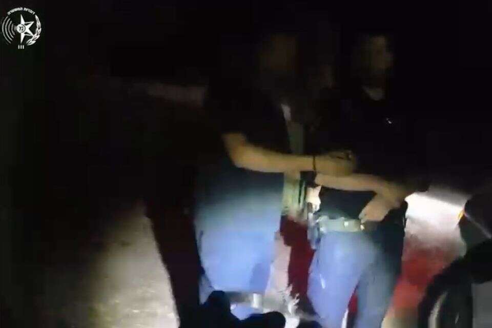 חשוד נעצר בזרזיר לאחר שבמכוניתו נתפסו אקדח ותחמושת , דוברות המשטרה