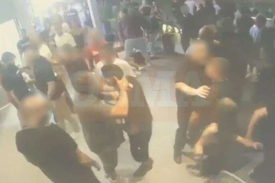 הקטטה ביוון , צילום מסך מתוך האתר היווני protothema
