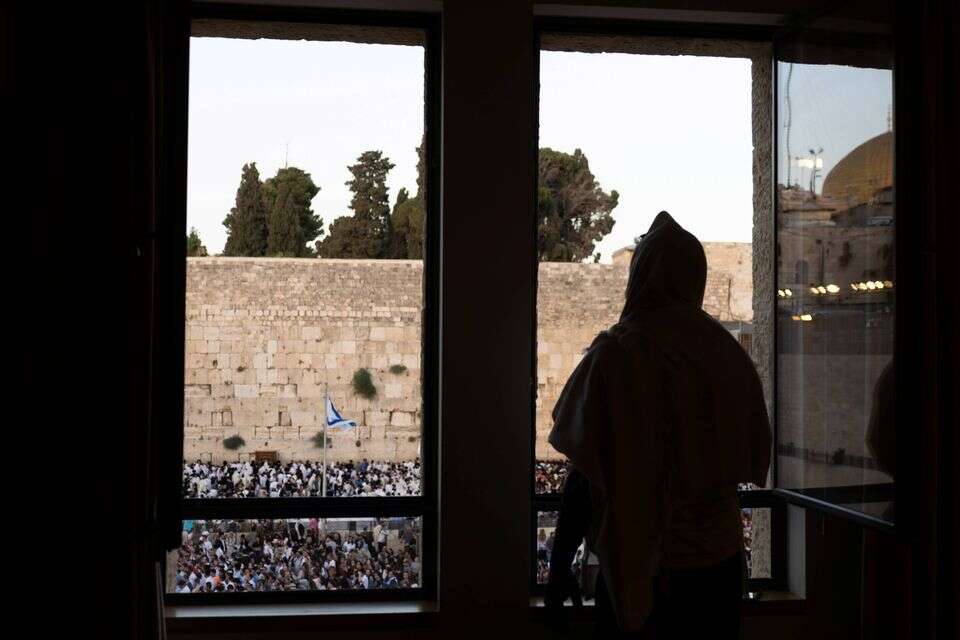 ההווה שלנו נבחן בפרספקטיבה של נצח, ומהו נצח אם לא ניצחון על הזמן? , אורן בן חקון