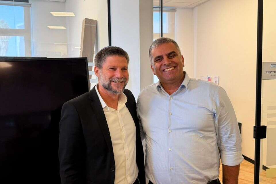 סופר וסמוטריץ'. "שותף, חבר ואח" , ללא