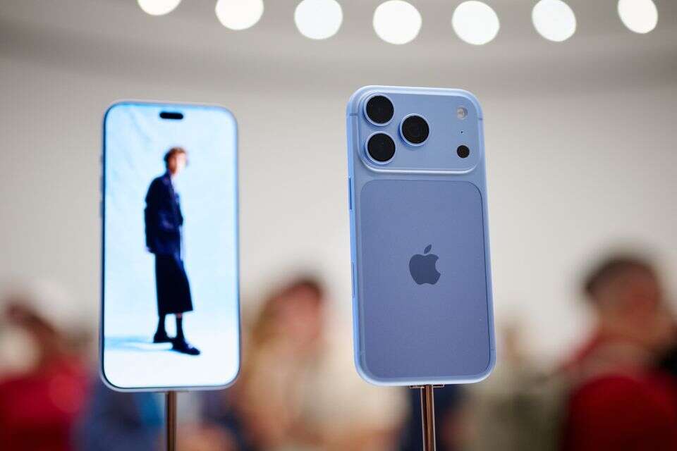 epa13226882 Apple iPhone 18 Pro and iPhone 18 Pro Max are unveiled during Apple's special event at the Steve Jobs Theater in Apple Park in Cupertino, California, USA, 09 September 2026. The event features announcements and presentations regarding Apple's latest products and technologies.  EPA/STAN OLSZEWSKI , 