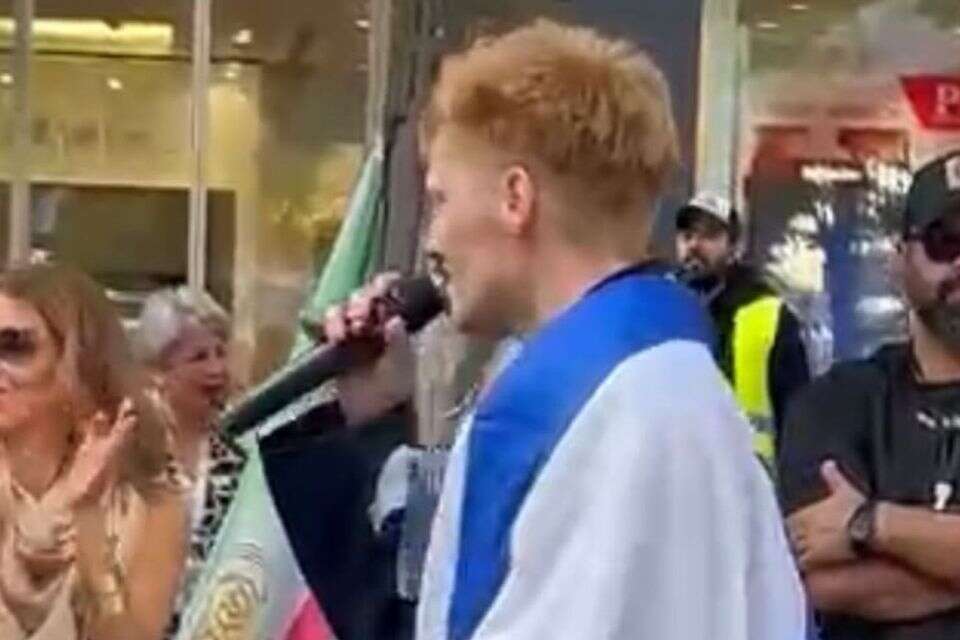 אור עמרמי ברוקמן בהפגנה , צילום מסך
