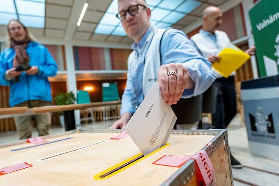 מצביעים בבחירות בשבדיה , EPA